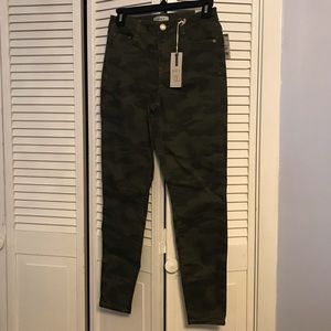 Jolt 3/26w, Camo Print Stretch Jeans. New With Tags